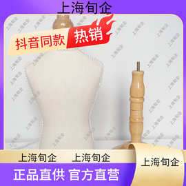 上海女模特與寵物衣架 時(shí)尚、溫情與創(chuàng)意的交織