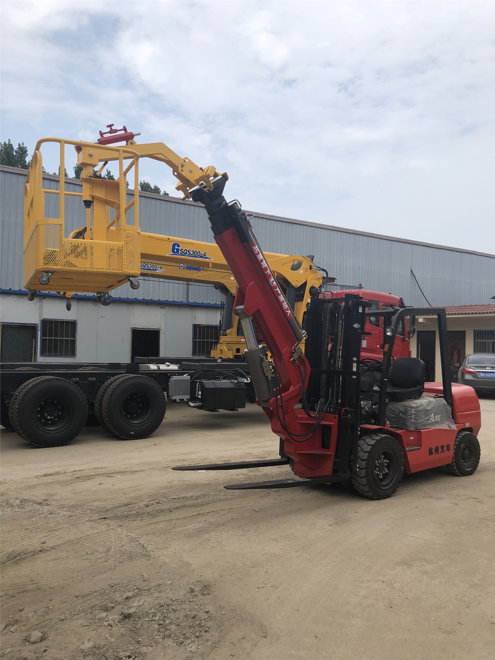 6噸與7噸叉車(chē)直臂吊、飛臂吊廠家價(jià)格解析及園林用叉車(chē)租賃指南